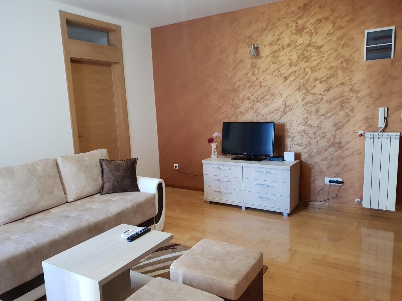 Apartman Kej Free Parking Kraljevo Eksteriør billede